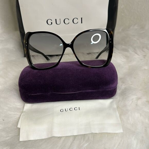 Gucci Accessories - 💯Authentic Gucci Sunglasses with Case🍀
